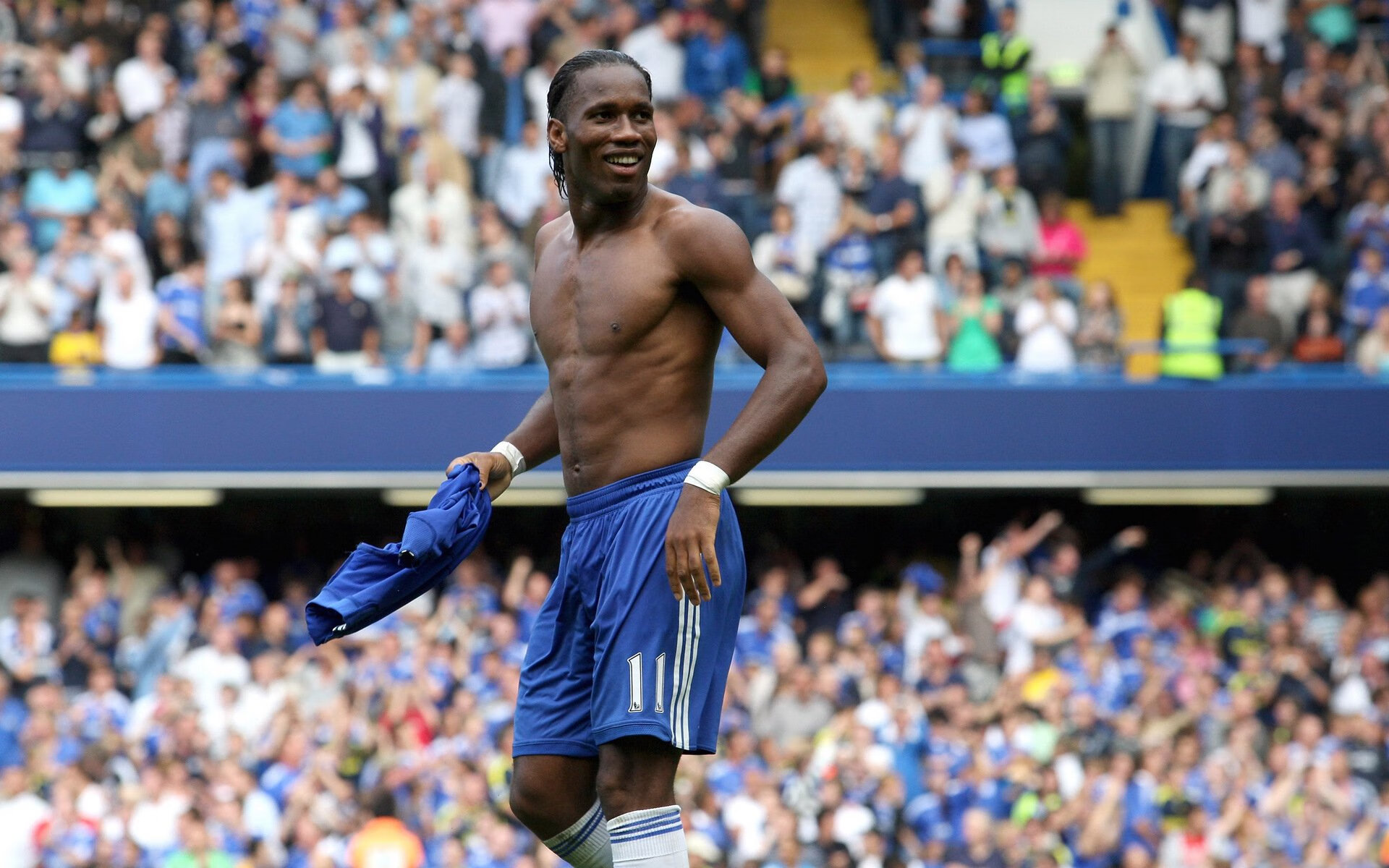 科里·简:全黑队边锋位置的领导者,突破防线如同切入刀锋,里科百科